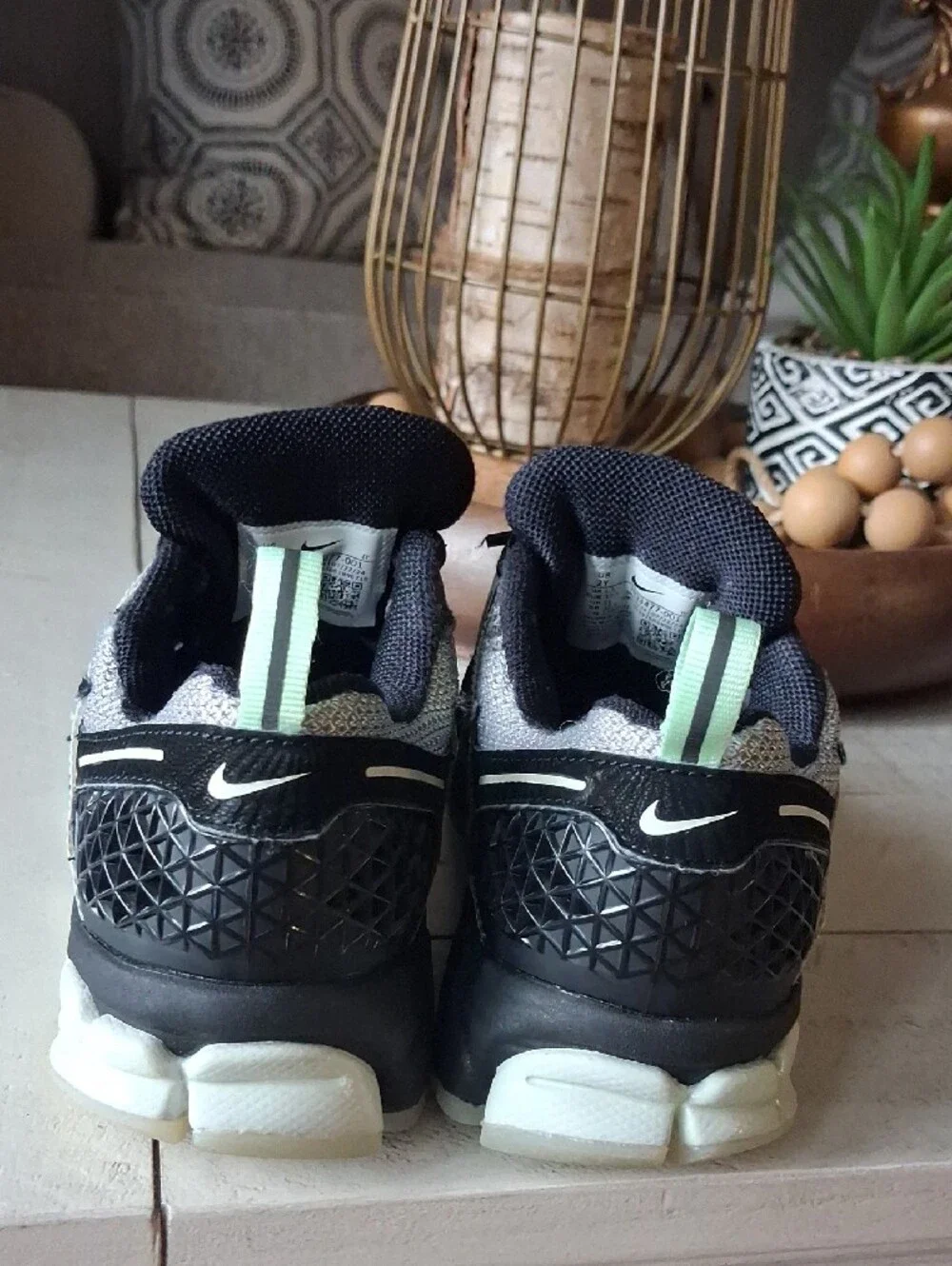 Nike Vomero 5 Kids Black White Gray Sneakers with Mint Pull Tab